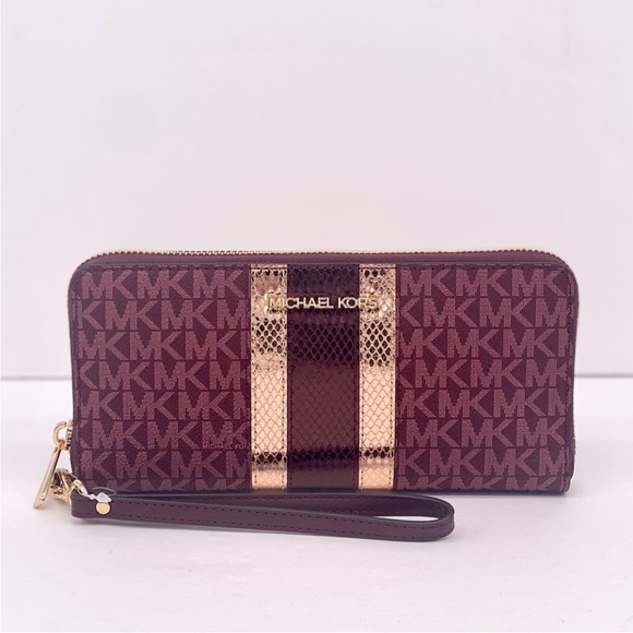 Michael Kors Jet Set
Travel Large Signature
Logo and Metallic Continental Wallet - Picture 1 of 11